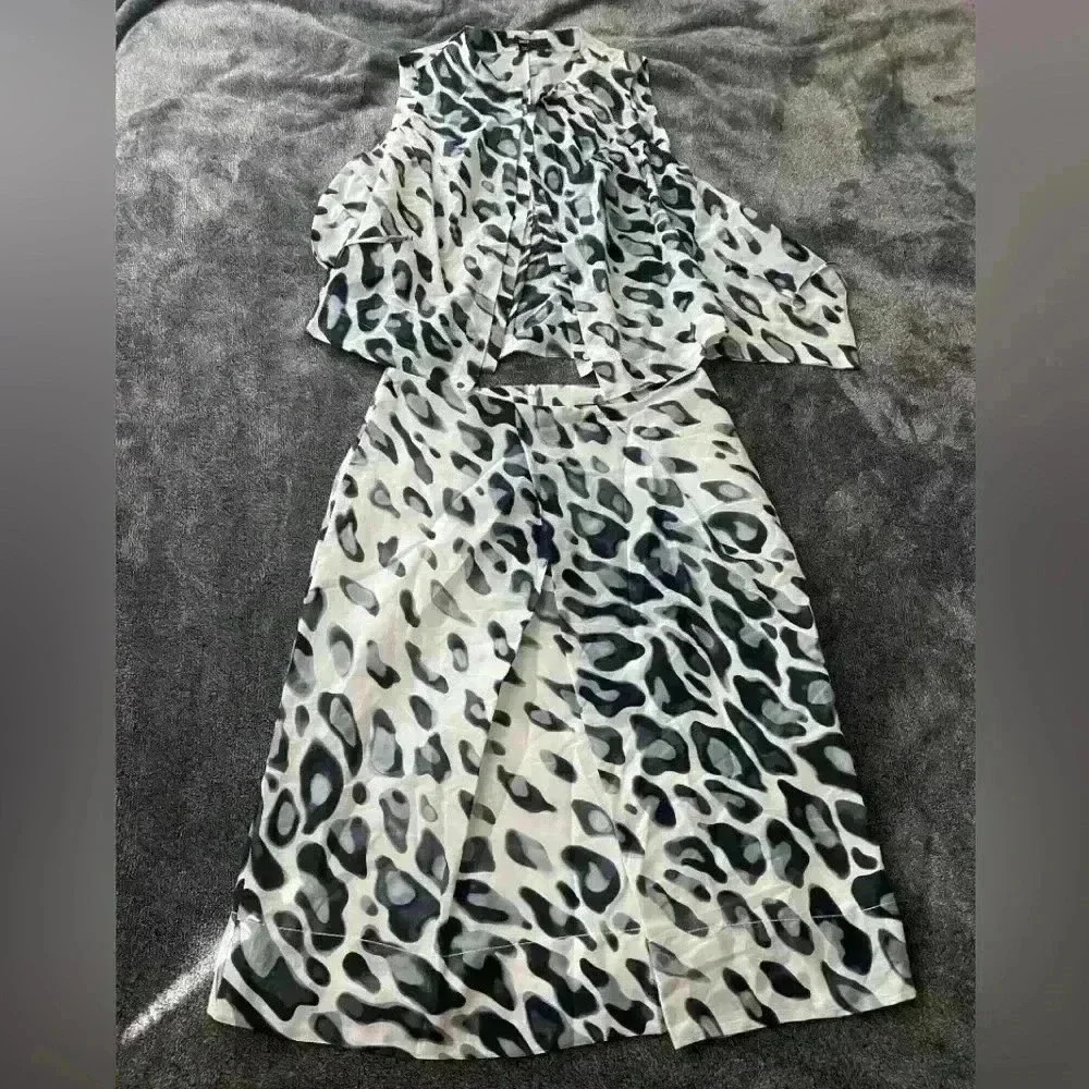 Hugo Boss size 4 Animal print set